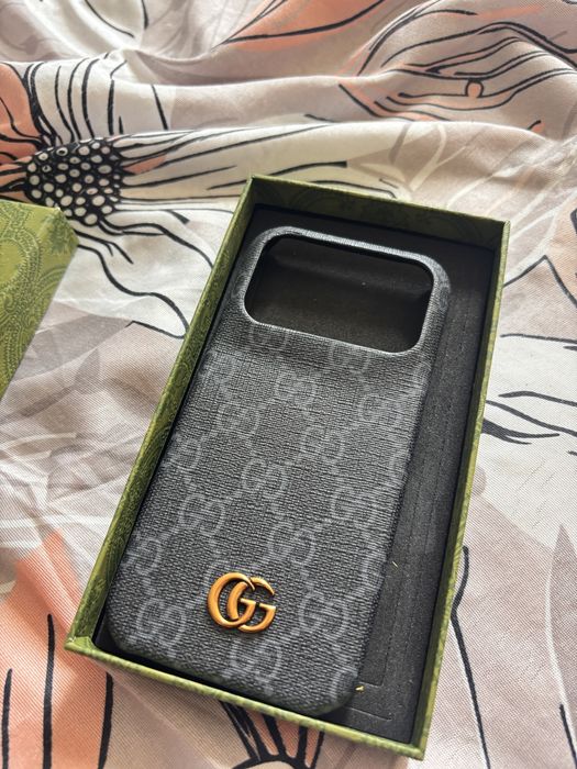 Etuja iphone 17 pro  gucci