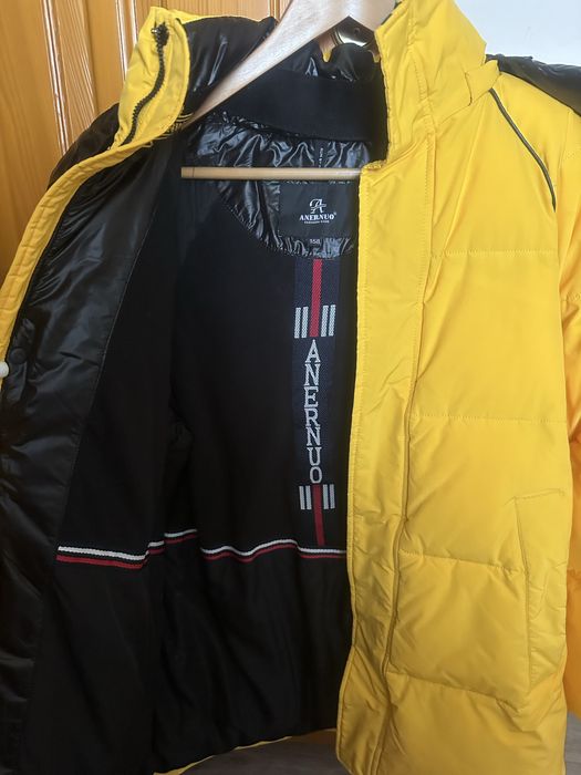 Продам куртку  зимову в гарному мтані