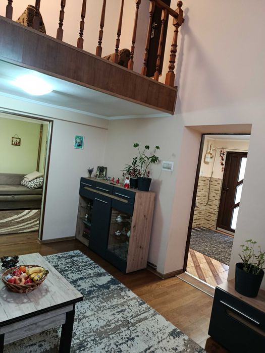 Продаеться 2-х поверховий напівособняк по вул.Карпатської України