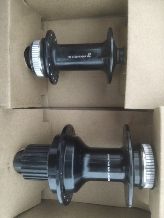 Par de cubos Shimano Deore  mt401