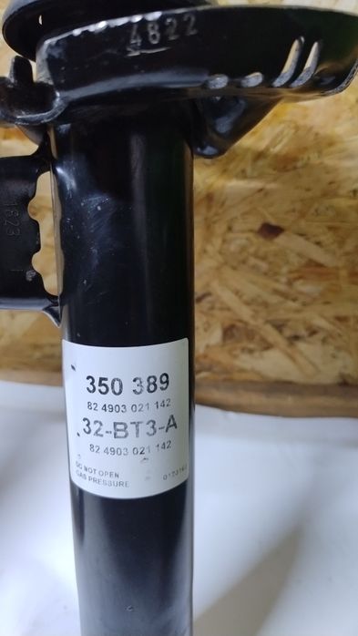 Продам стійкі Сакс орігінал Германия Skoda Octavia a7  пробіг 40 тис