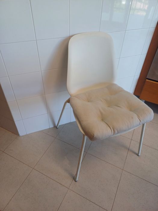 4 Cadeiras brancas IKEA