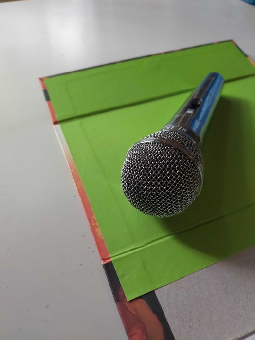 Microfone de mão modelo CM-728 da marca RLAKY
