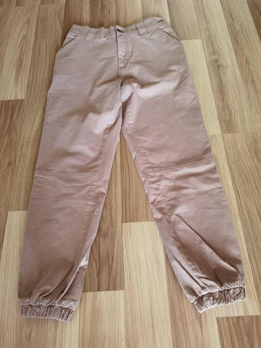 Spodnie joggery beżowe