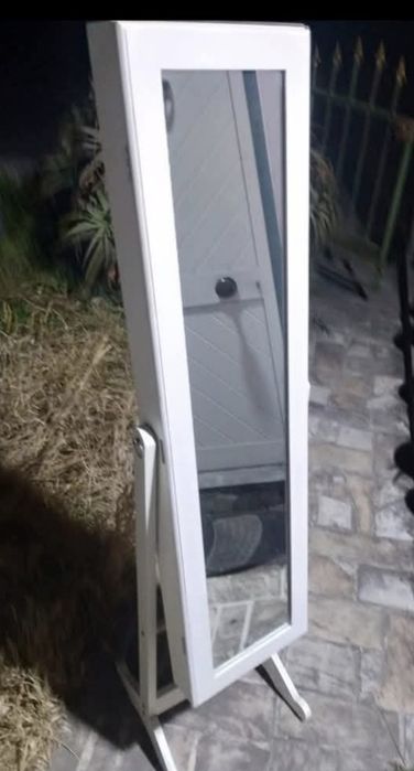 Vendo espelho com arrumação interior