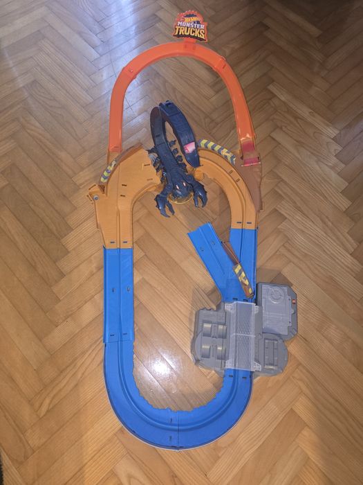 Tor Hot Wheels skorpion.