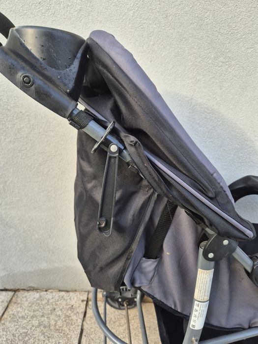 Carrinho de Passeio Compacto (Preto/Cinzento) – Muito Prático e Confortável