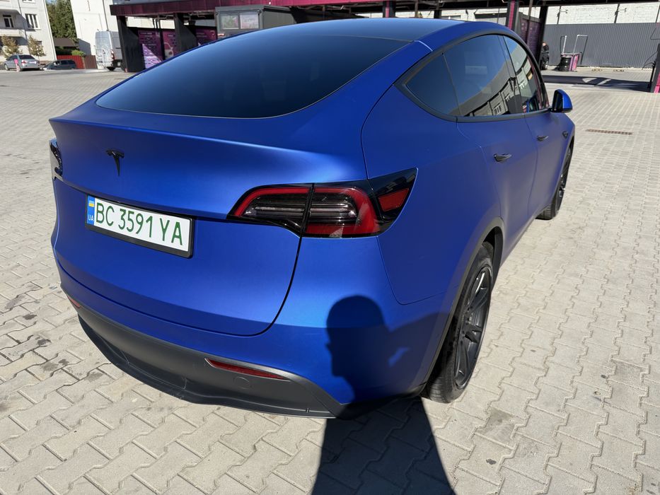 Tesla model Y 2021