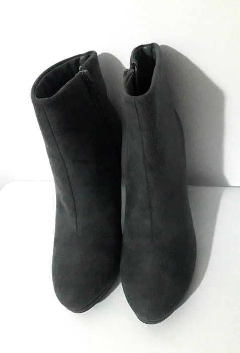 Botas / Botins cinzentos de salto alto Primark Tam 36 Novos