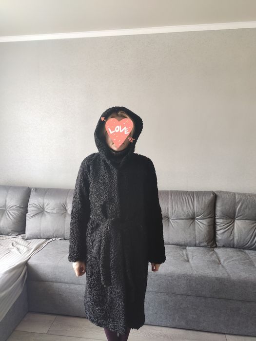 Продам женскую шубу каракуль