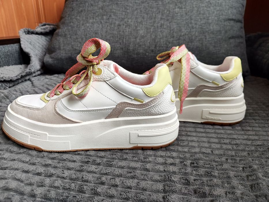 Продам кросівки Tamaris