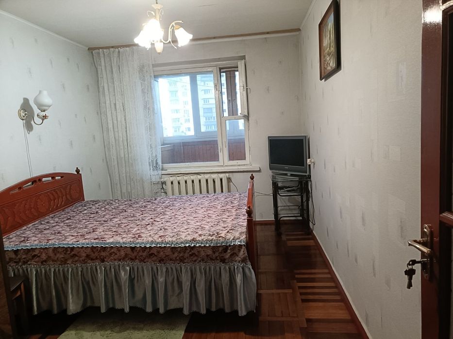 Голосiiвський проспект,13. М.Демiiвська.