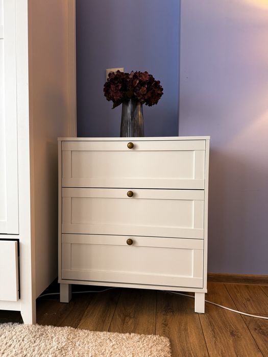 Білий комод з Jusk