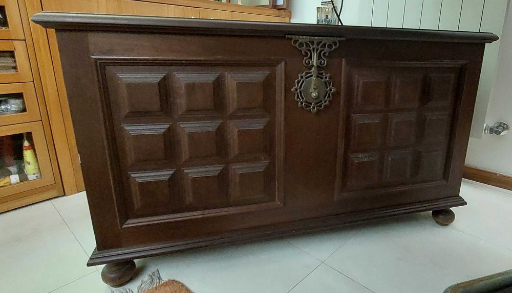 Arca de madeira antiga