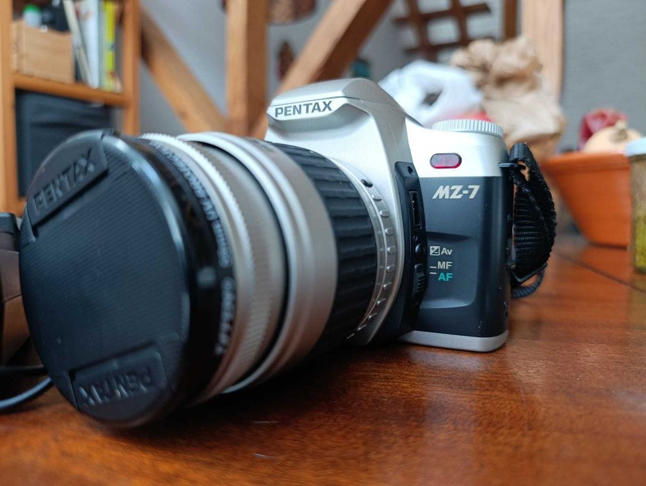 Pentax MZ-7 analógica + objetiva 28-90mm + flash + disparador