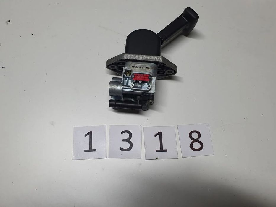 dźwignia, manetka, zawór hamulca ręcznego mercedes daf wabco 9617230057