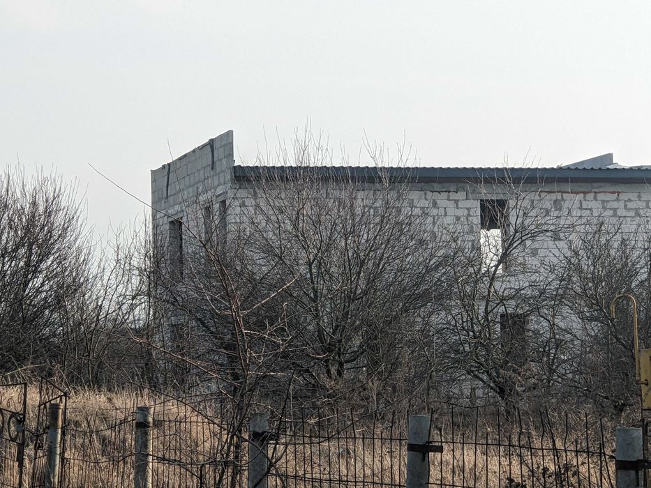 Двоповерховий капітальний будинок