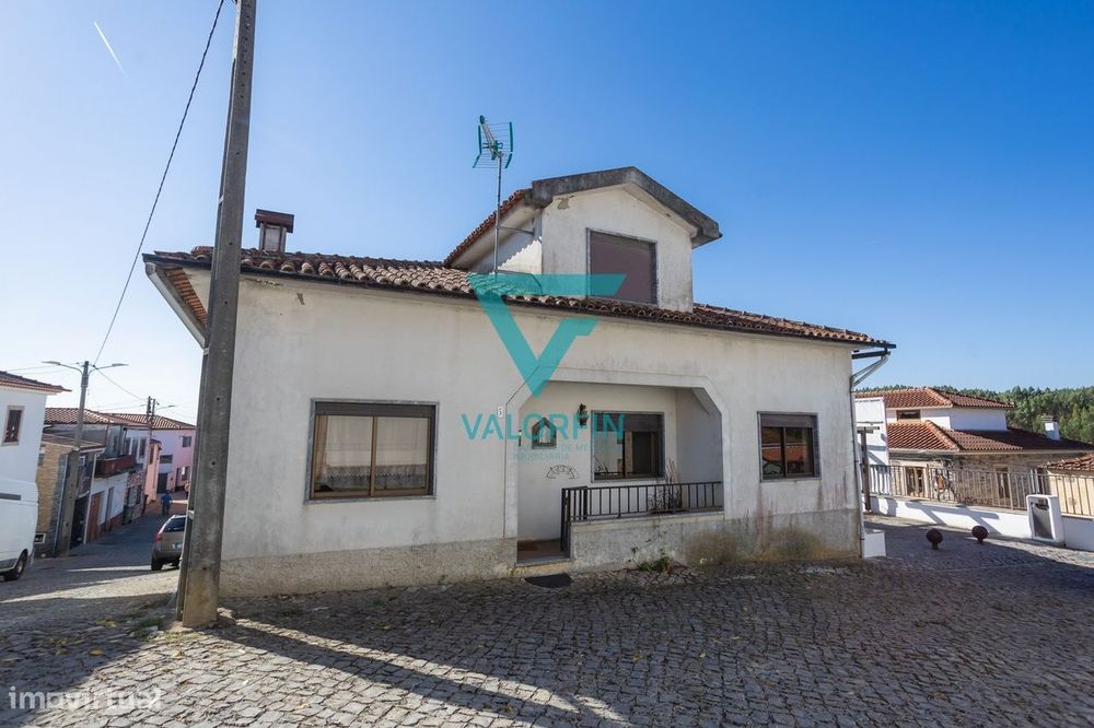 Moradia T4 com Espaço Comercial - Vila Facaia | Pedrogão Grande