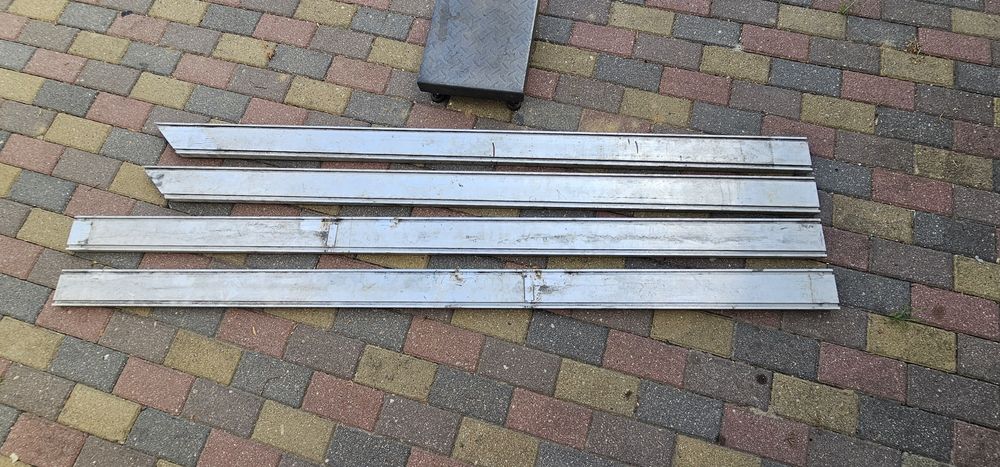 Profile aluminiowe 200 cm x10 x2,5 cm schody podest