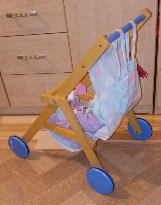 Wózek drewniany dla lalek ELEFUN wraz z lalką. Spacerówka dla lalek.
