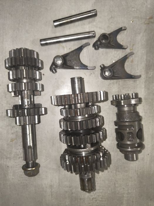 Kawasaki kx 80/85  skrzynia głowica  zacisk pompa głowica kosz kartery