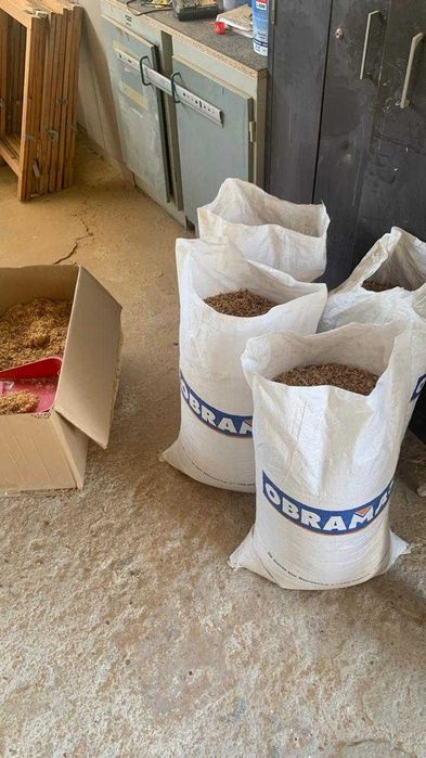 Aparas e serradura de madeira — 1 €/saco