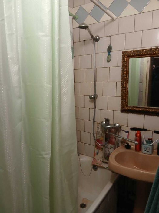 Продам 2 комнатную  квартиру  на Коммунаре возле метро