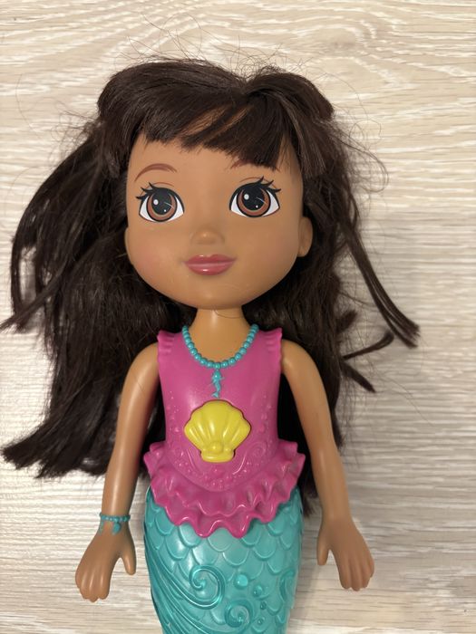 Pływająca syrenka Dora