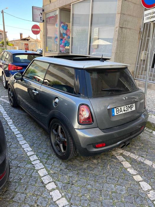 Mini Cooper S R56 com pacote Divertimento incluído