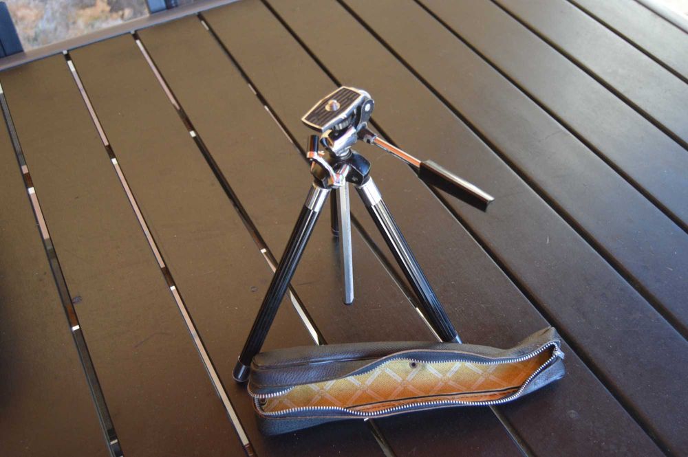 Tripé Vintage com cerca de 50 anos64752113625986123