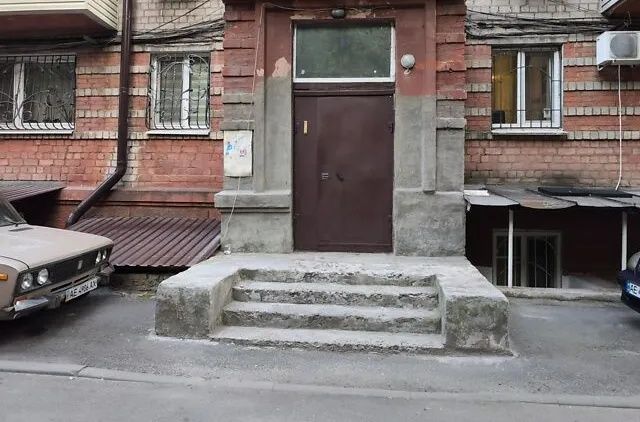 Продаж 2-к пр. Д. Яворницького, 2а