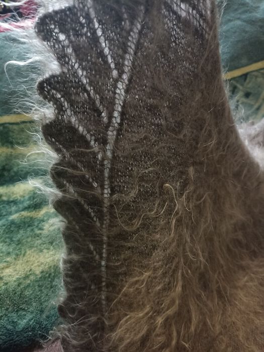 Пуховый платок плотной вязки