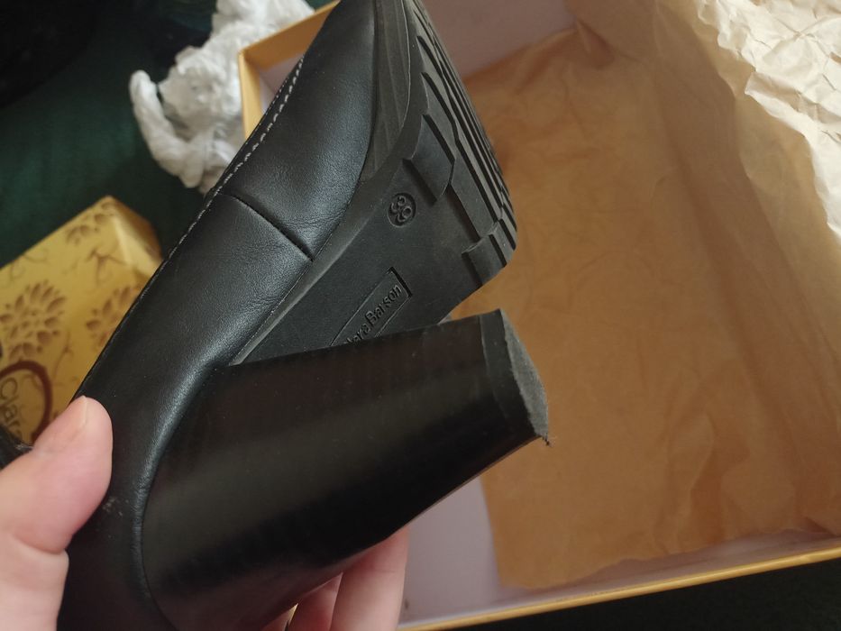 Buty na obcasie roz 39 Clara Barson CCC czarne półbuty