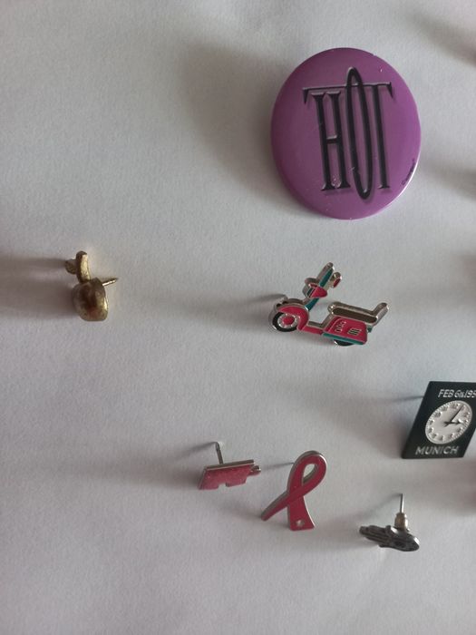 Лот значків 16шт.