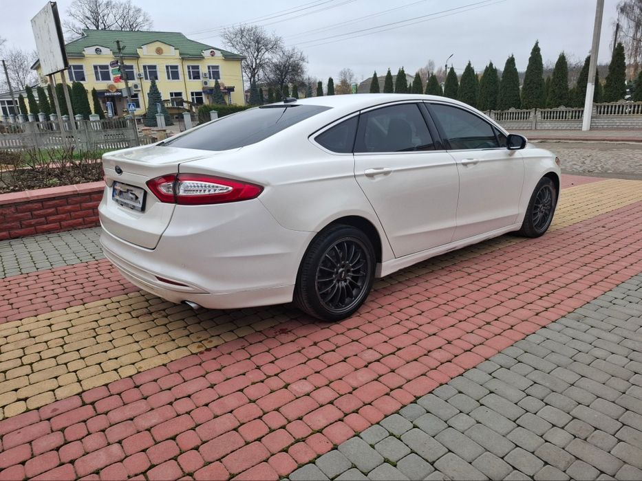 В продажі Ford Fusion