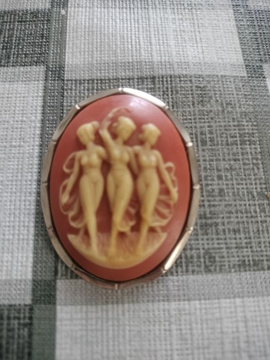 Broche vintage muito bonito.