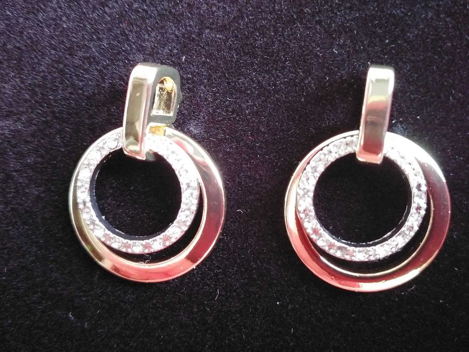 Brincos com cristais, brincos pendentes e argolas