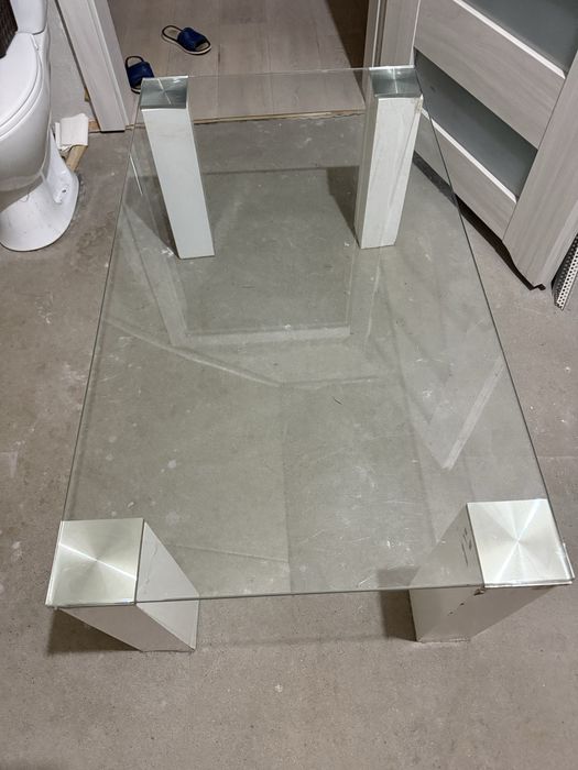 Szklana ława uzywana