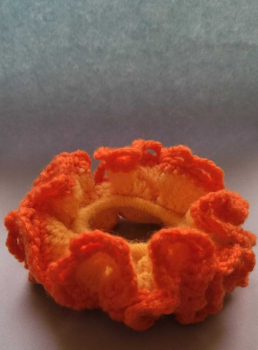 Scrunchie szydełkowa gumka do włosów