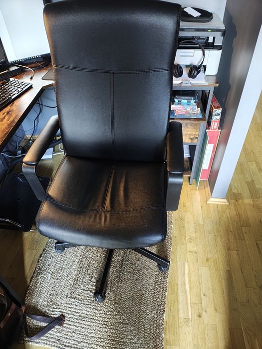 Fotel biurowy obrotowy