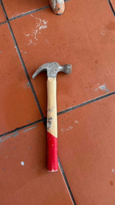 Martelo de Unha com Cabo de Madeira — Construção / Bricolage