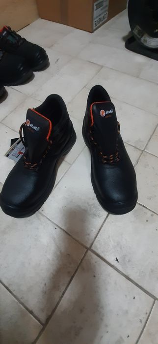 Sapatos biqueira e sola de aço N°42 NOVOS