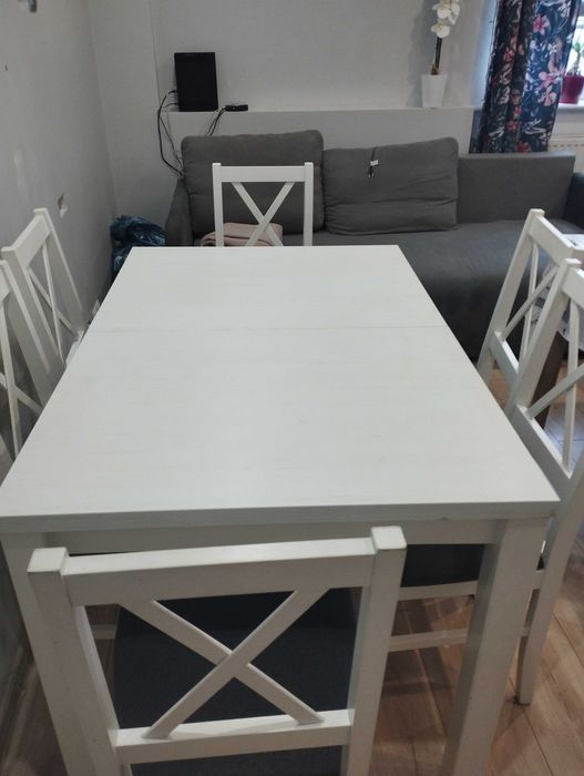 Stół rozkładany z 6 krzesłami