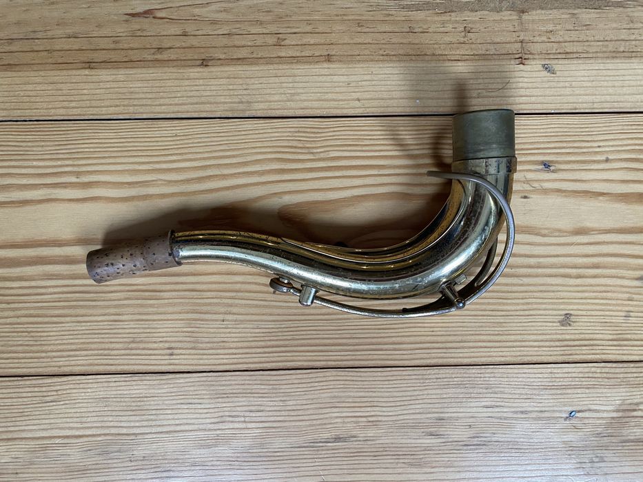 Saxofone Tenor Musica Steyr 702/F-DSIB C/Fá# e estojo