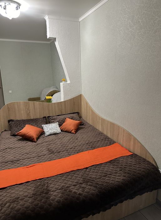 Квартира ТЕПЛА 1к - 2к, Зарічанська, Центр, Оазис подобово