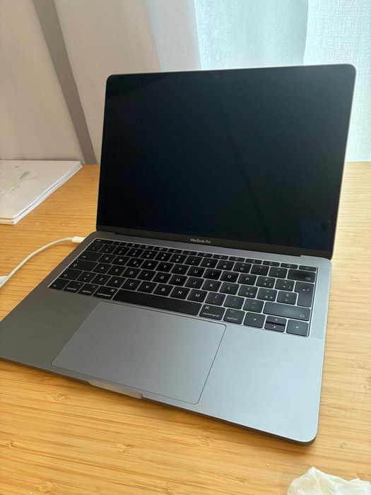 MacBook Pro 13” (2017) – i7, 16GB RAM