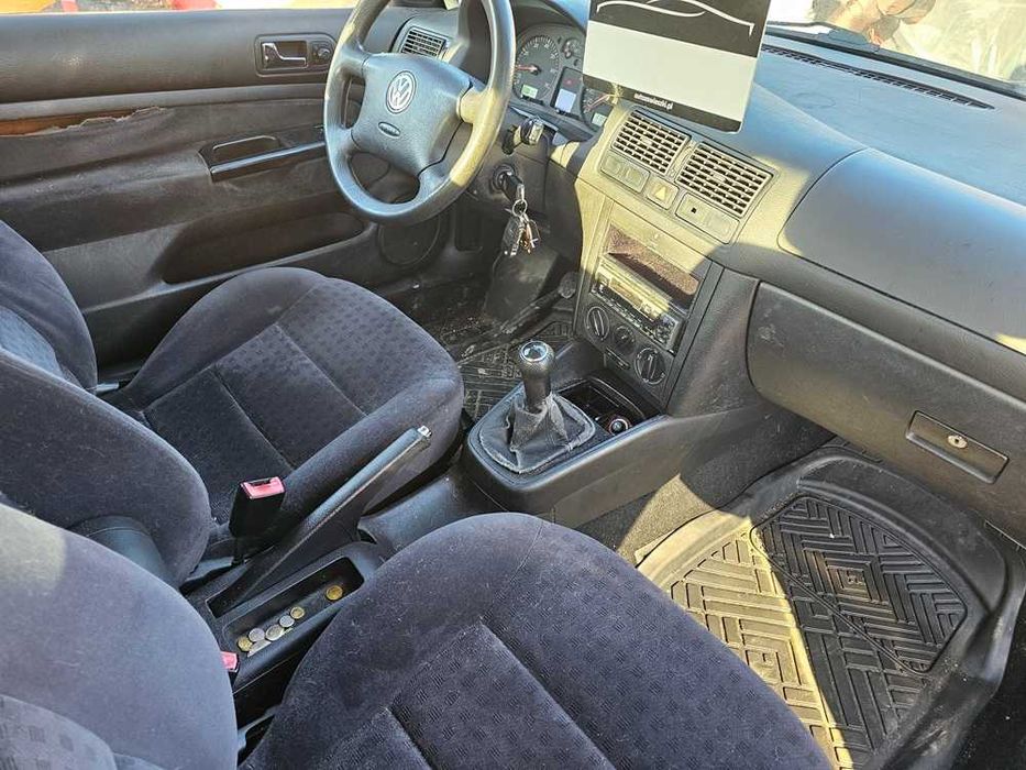 Volkswagen Golf IV 2002r/1.6 benzyna/105KM/opłaty aktualne/klima