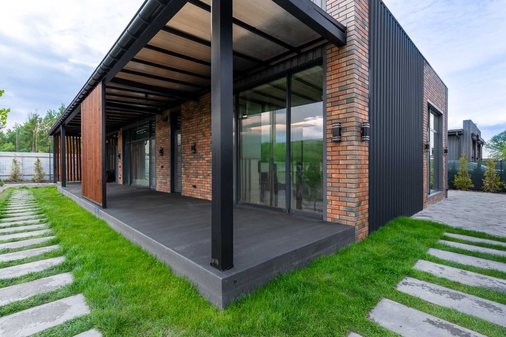 Крайній будинок черги! З оздобленням, ділянкою, меблями та технікою!