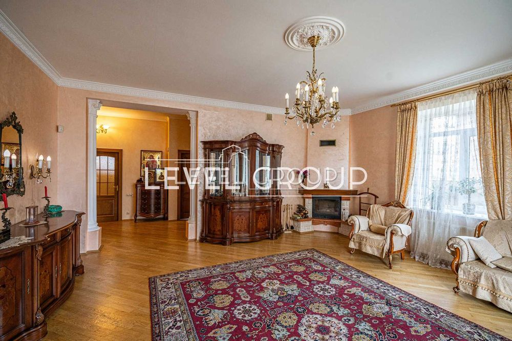 Елітний заміський будинок 419 м² з повноцінним цокольним поверхом у закритому котеджному містечку