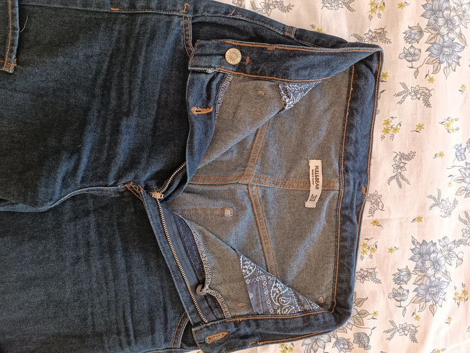 calças de ganga do Pull and Bear